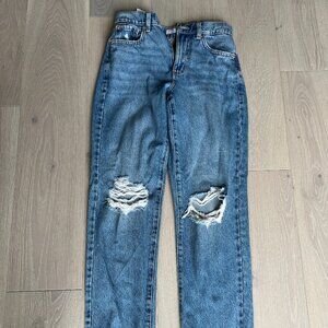 NWT high wasited distressed straight leg jean size 3 blue
